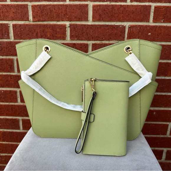 Michael Kors Tote bag and wallet - Picture 8 of 10
